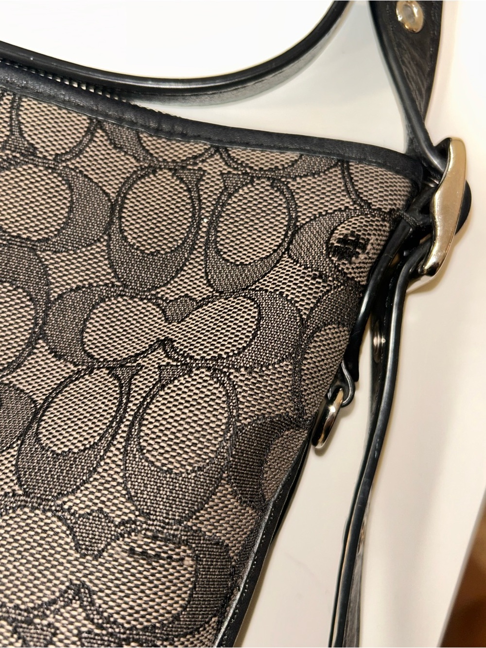 Coach Signature Canvas Crossbody Shoulder Bag - Picture 4 of 9